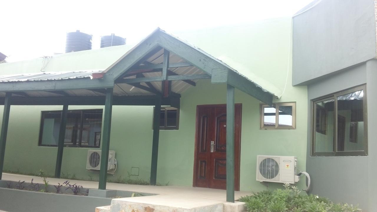 Mama Lee'S Lodge Yamoransa Exterior photo